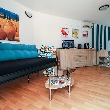 Waimarie Apartment *