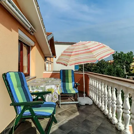 Waimarie Apartment *